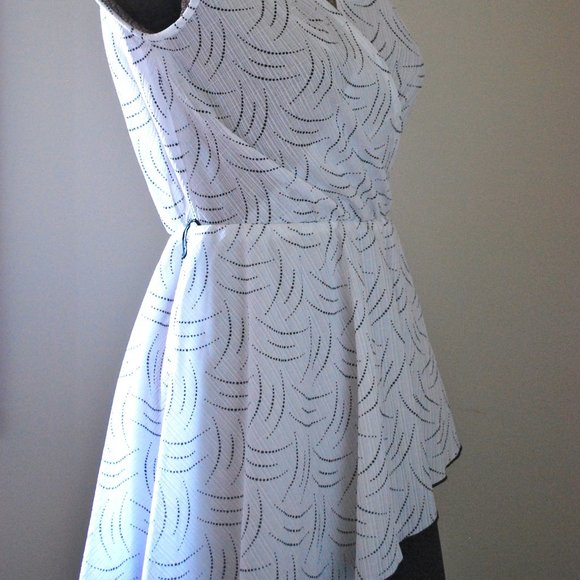 Black and white patterned wrap dress - Picture 5 of 7